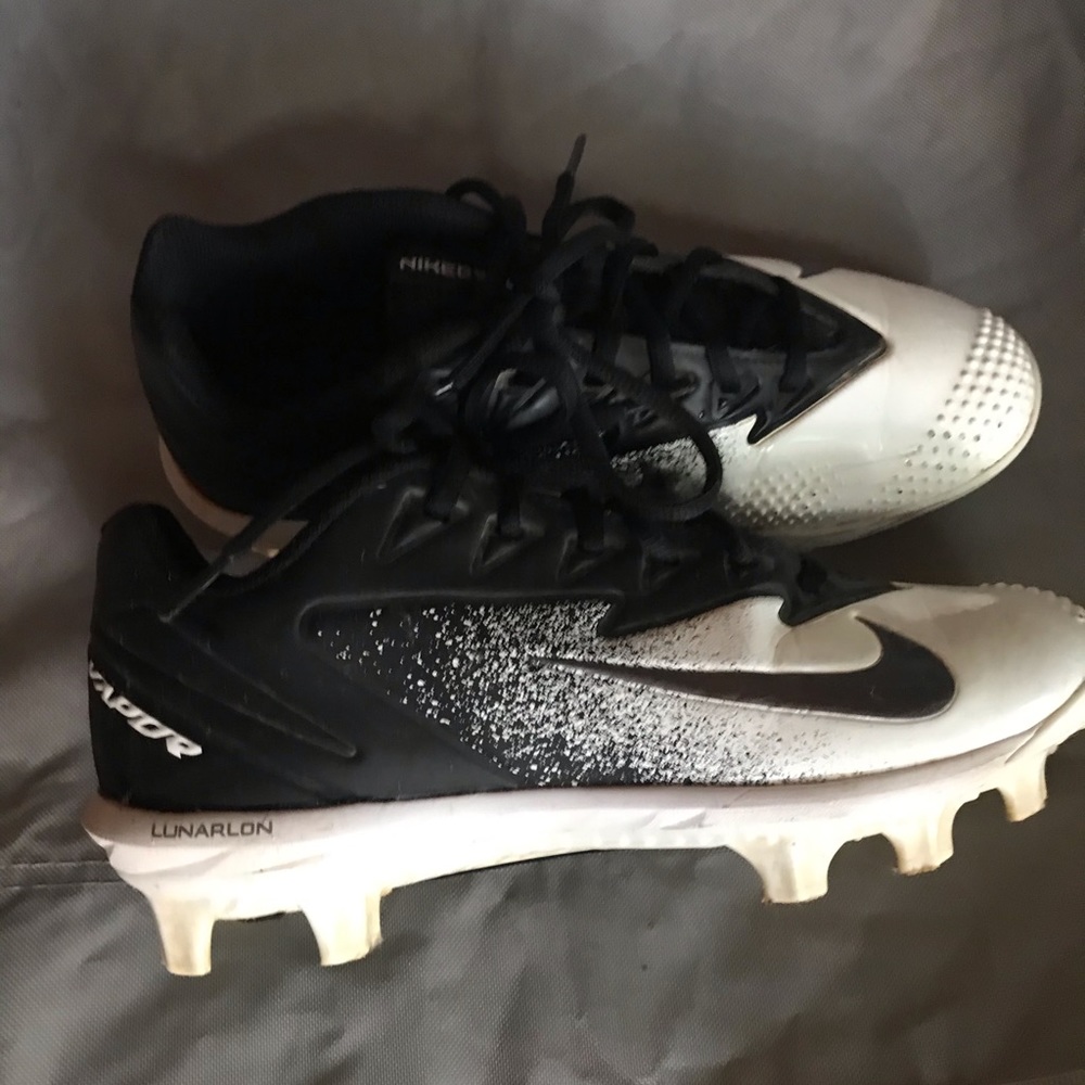 Nike cleats size 6 youth